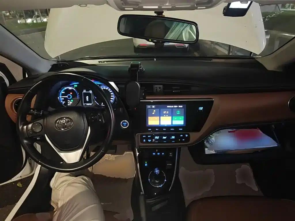 Corolla Hybrid E+ 2019 1.8L E-CVT Luxury Edition — миниатюра 6
