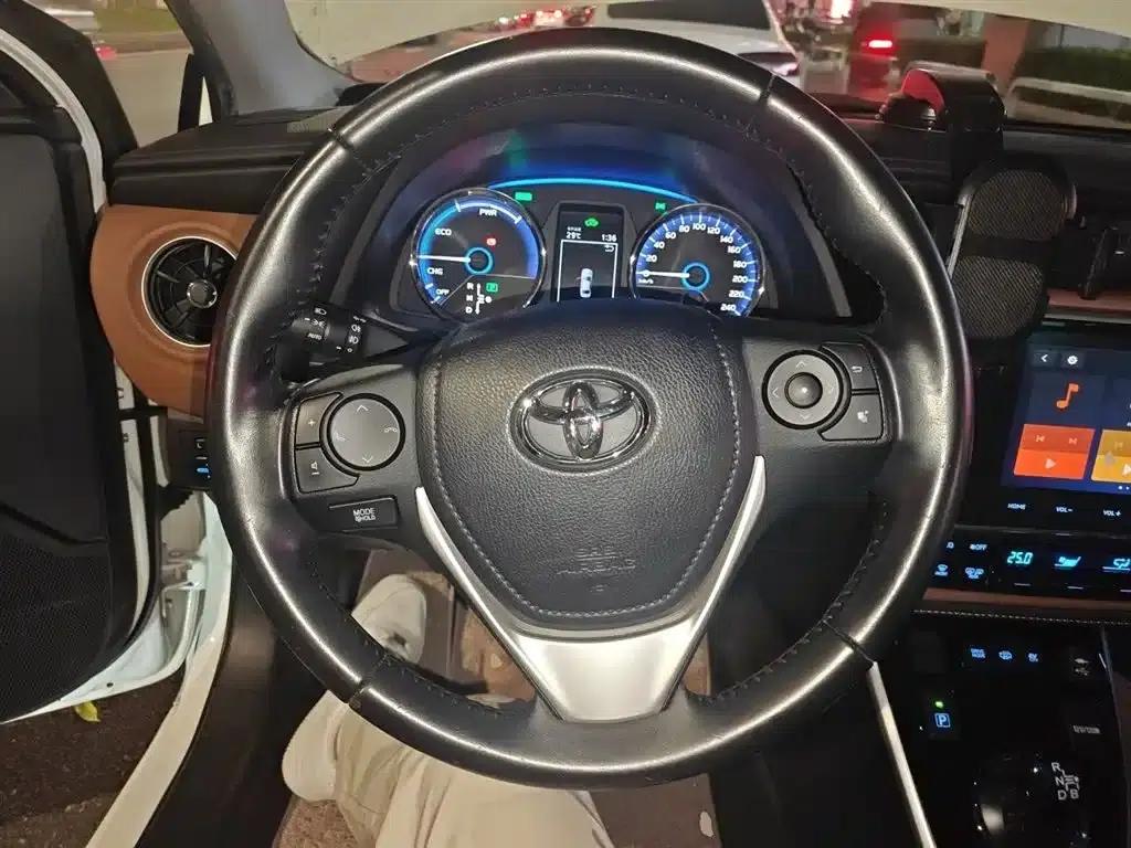 Corolla Hybrid E+ 2019 1.8L E-CVT Luxury Edition — миниатюра 7