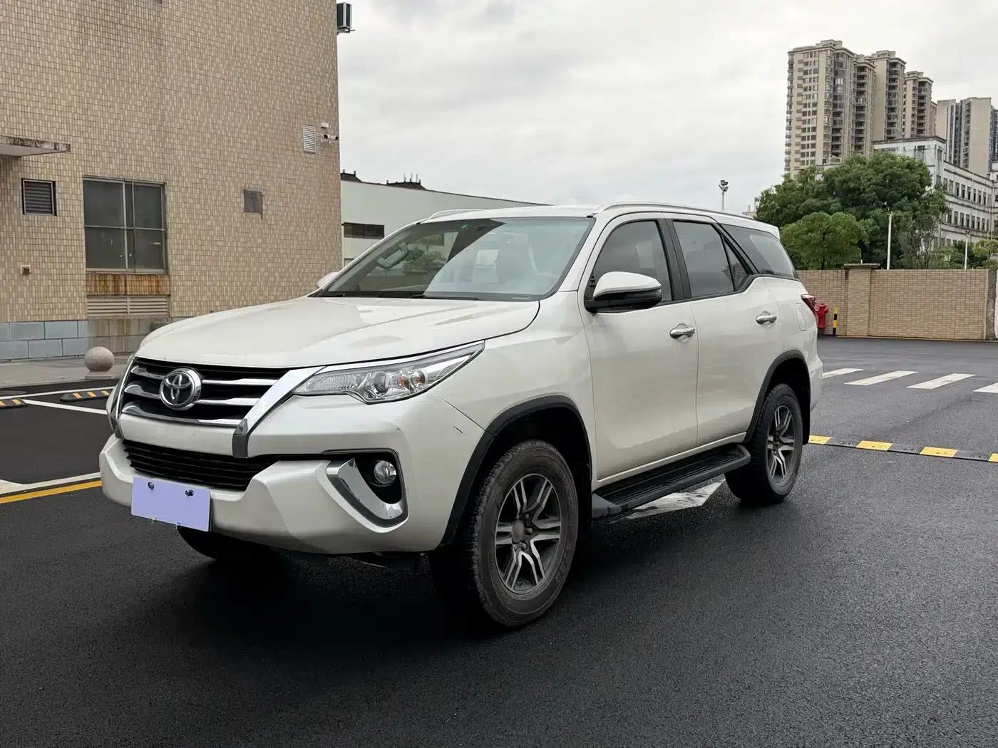 Fortuner 2016 2.7L Middle East Edition — миниатюра 1