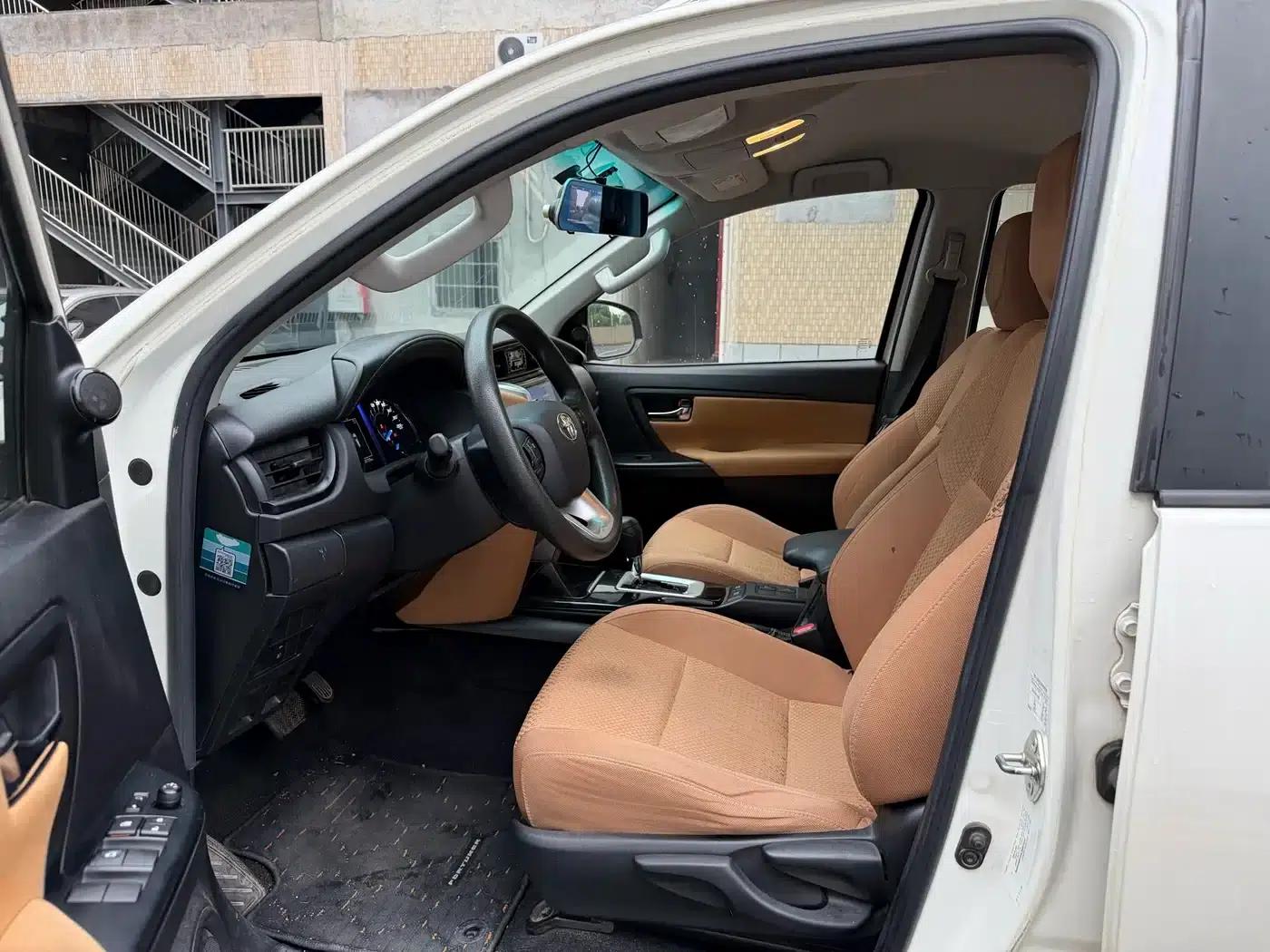 Fortuner 2016 2.7L Middle East Edition — миниатюра 4