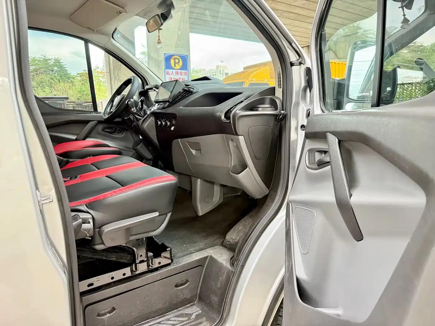 Ford Transit 2019 2.0T Diesel Multi-functional Commercial Vehicle, Short Wheelbase, Low Roof, 6 Seats, China VI Emission Standard — миниатюра 11