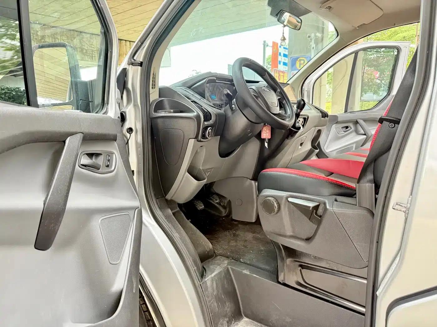 Ford Transit 2019 2.0T Diesel Multi-functional Commercial Vehicle, Short Wheelbase, Low Roof, 6 Seats, China VI Emission Standard — миниатюра 13