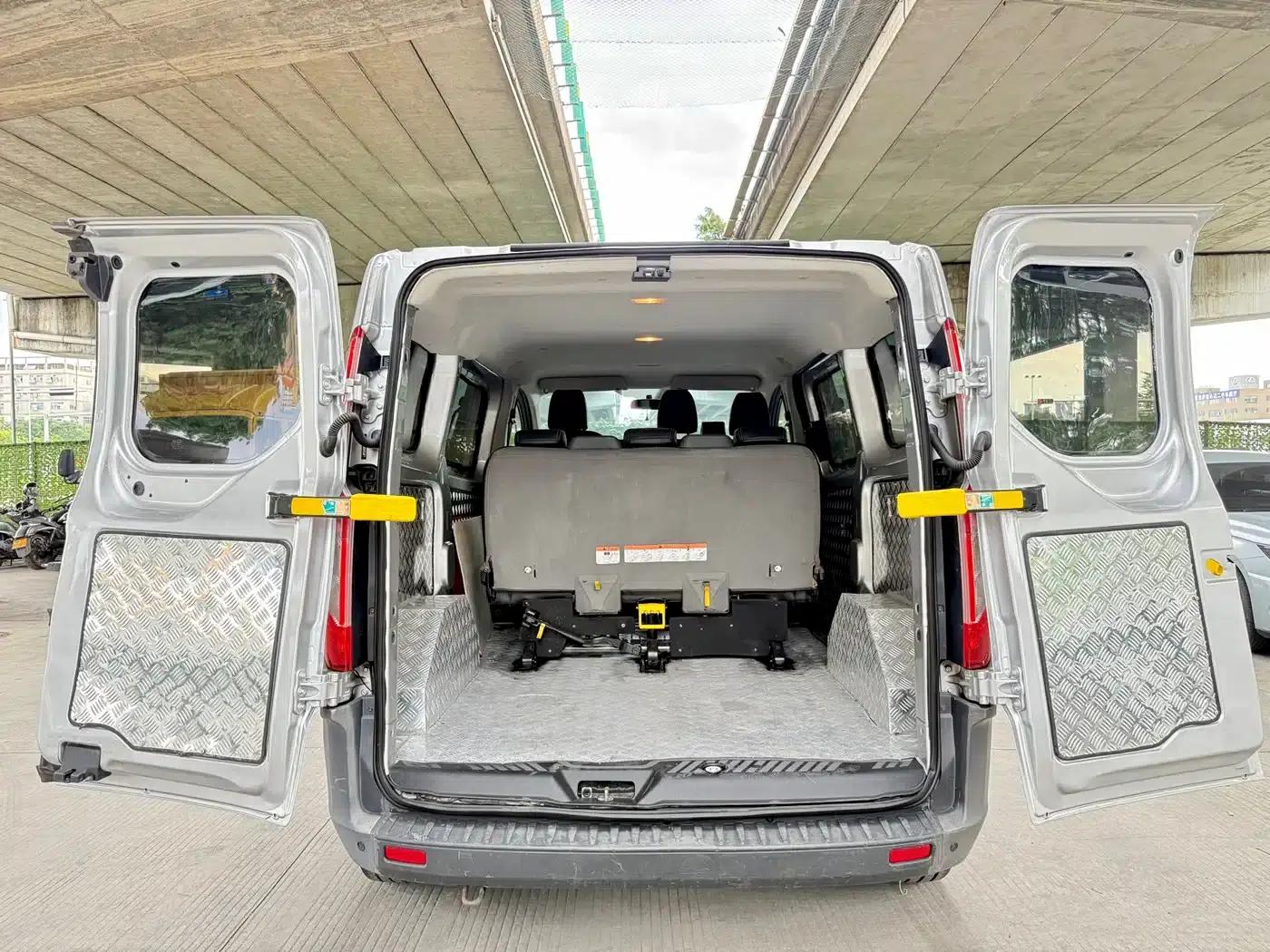 Ford Transit 2019 2.0T Diesel Multi-functional Commercial Vehicle, Short Wheelbase, Low Roof, 6 Seats, China VI Emission Standard — миниатюра 8