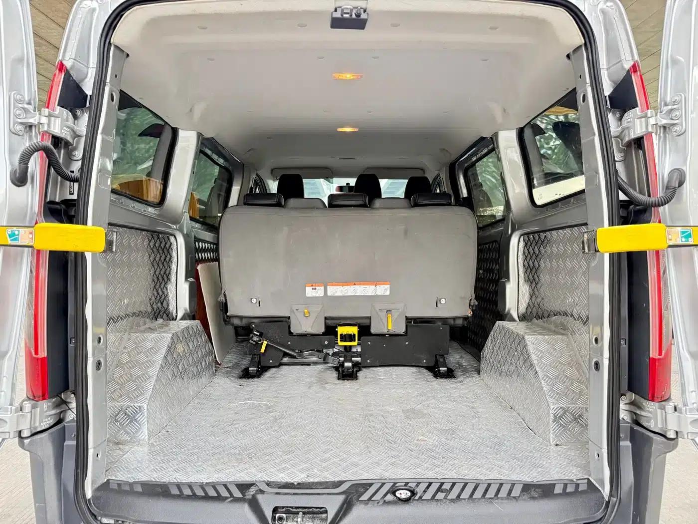 Ford Transit 2019 2.0T Diesel Multi-functional Commercial Vehicle, Short Wheelbase, Low Roof, 6 Seats, China VI Emission Standard — миниатюра 9