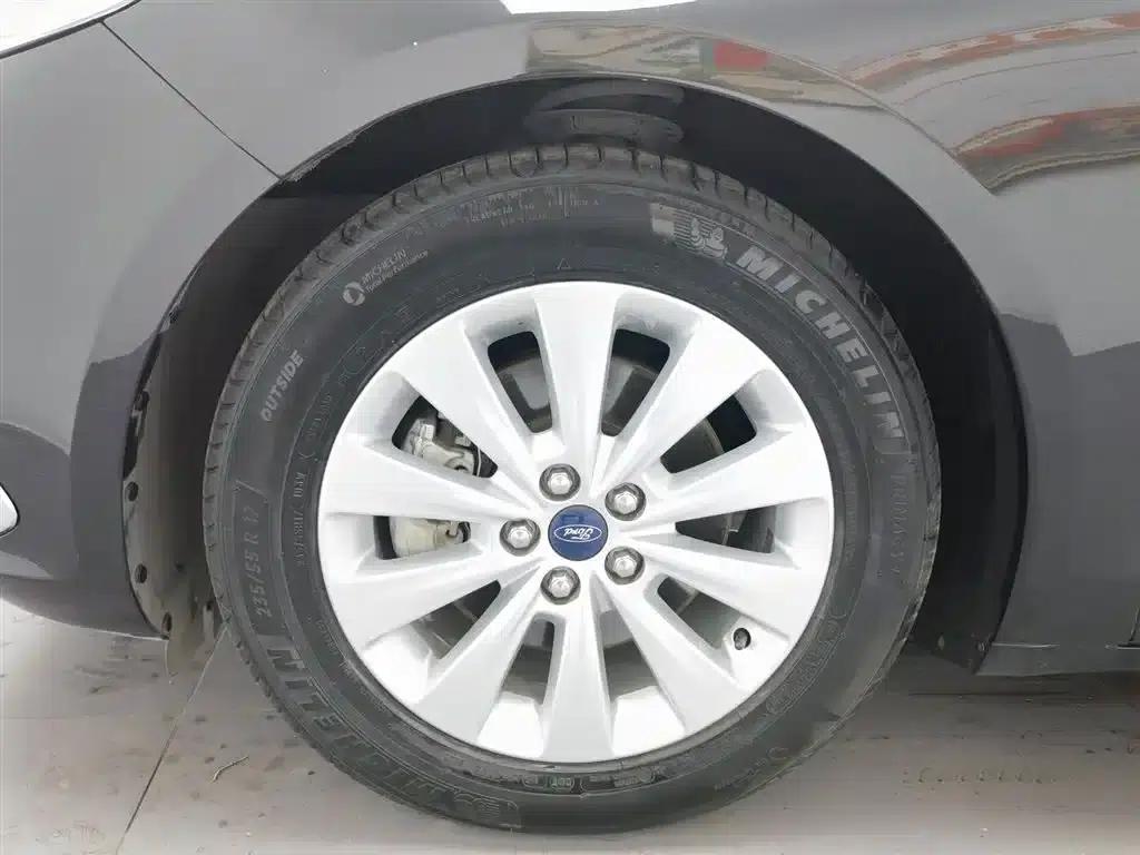 2016 Taurus EcoBoost 180 Luxury — миниатюра 17