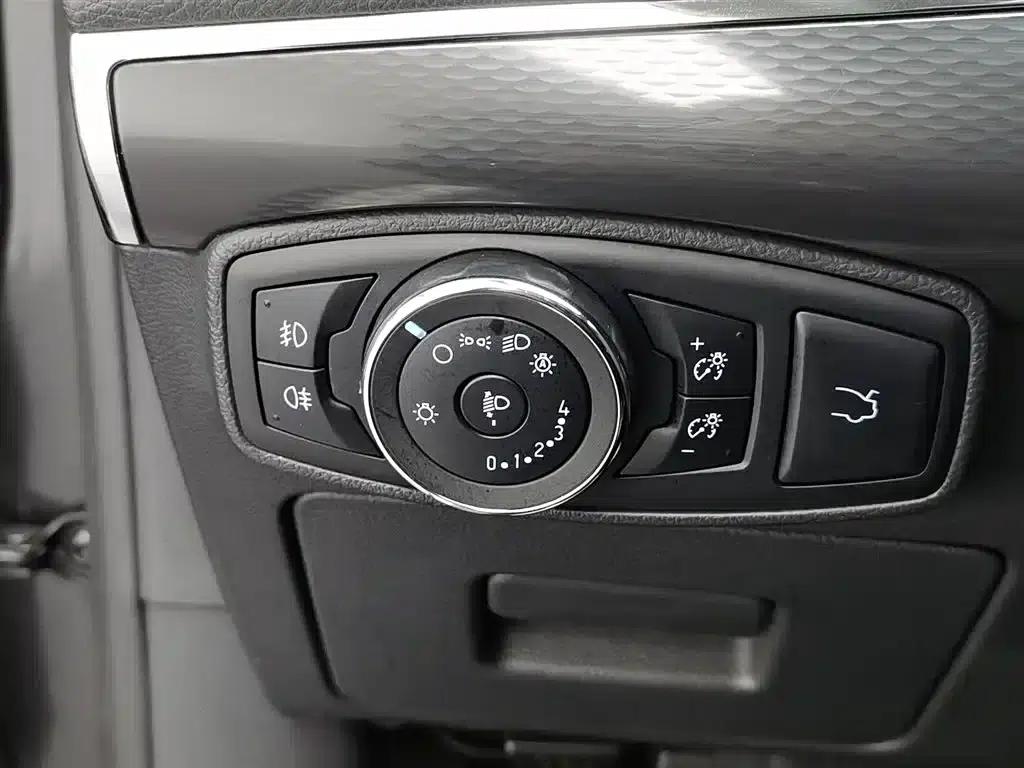 2016 Taurus EcoBoost 180 Luxury — миниатюра 21