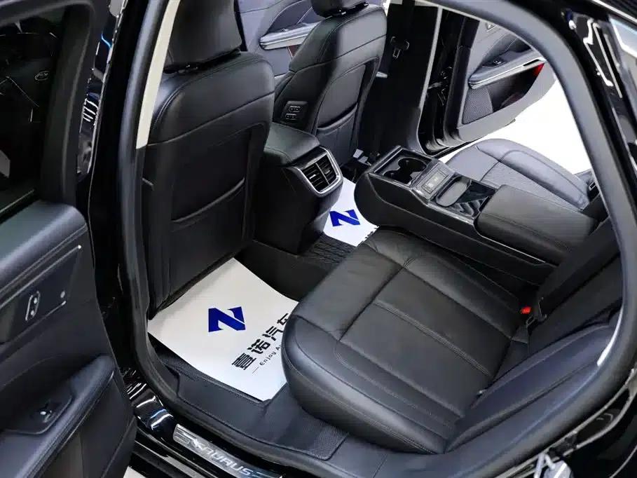 2019 Taurus EcoBoost 245 Premium Edition — миниатюра 32