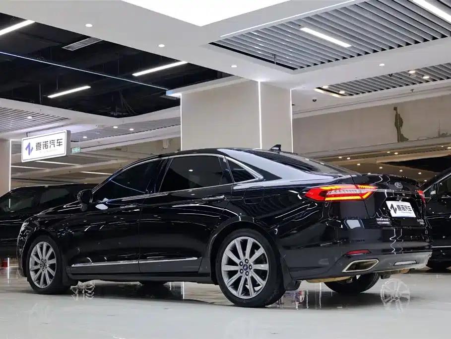 2019 Taurus EcoBoost 245 Premium Edition — миниатюра 5