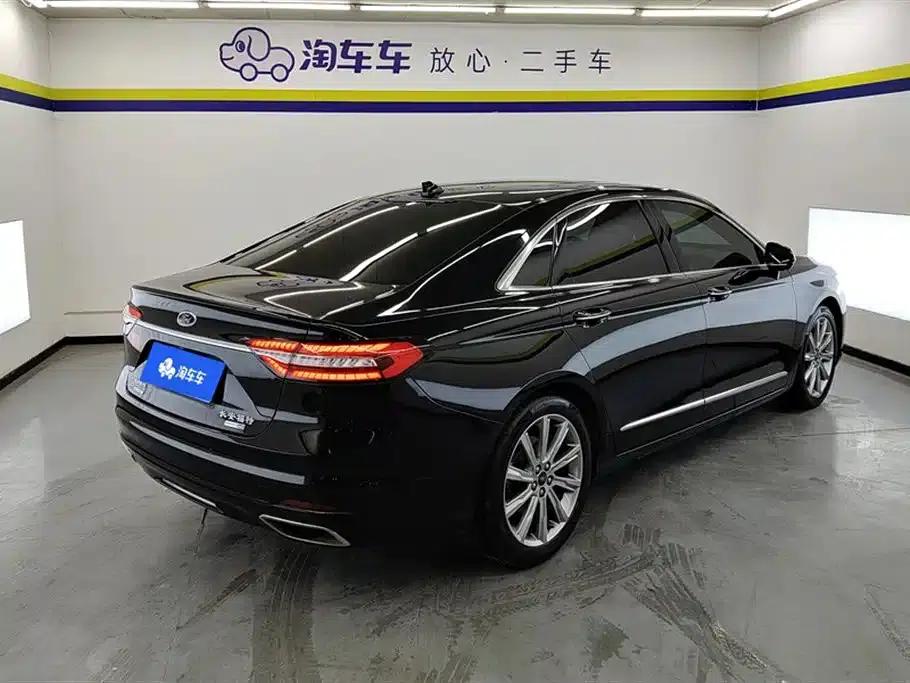 2019 Taurus EcoBoost 245 Premium Edition — миниатюра 3