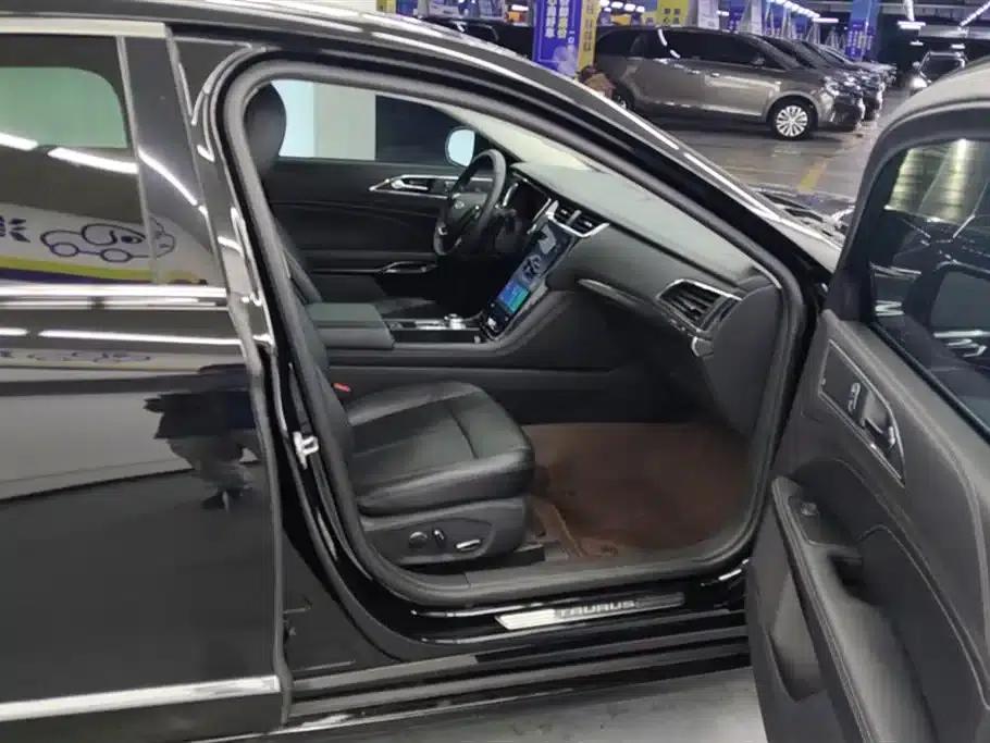 2019 Taurus EcoBoost 245 Premium Edition — миниатюра 8