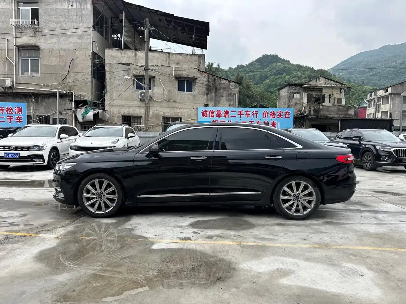 2019 Taurus EcoBoost 245 Premium Edition — миниатюра 2