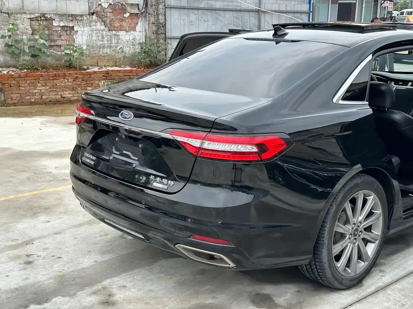 2019 Taurus EcoBoost 245 Premium Edition — миниатюра 20