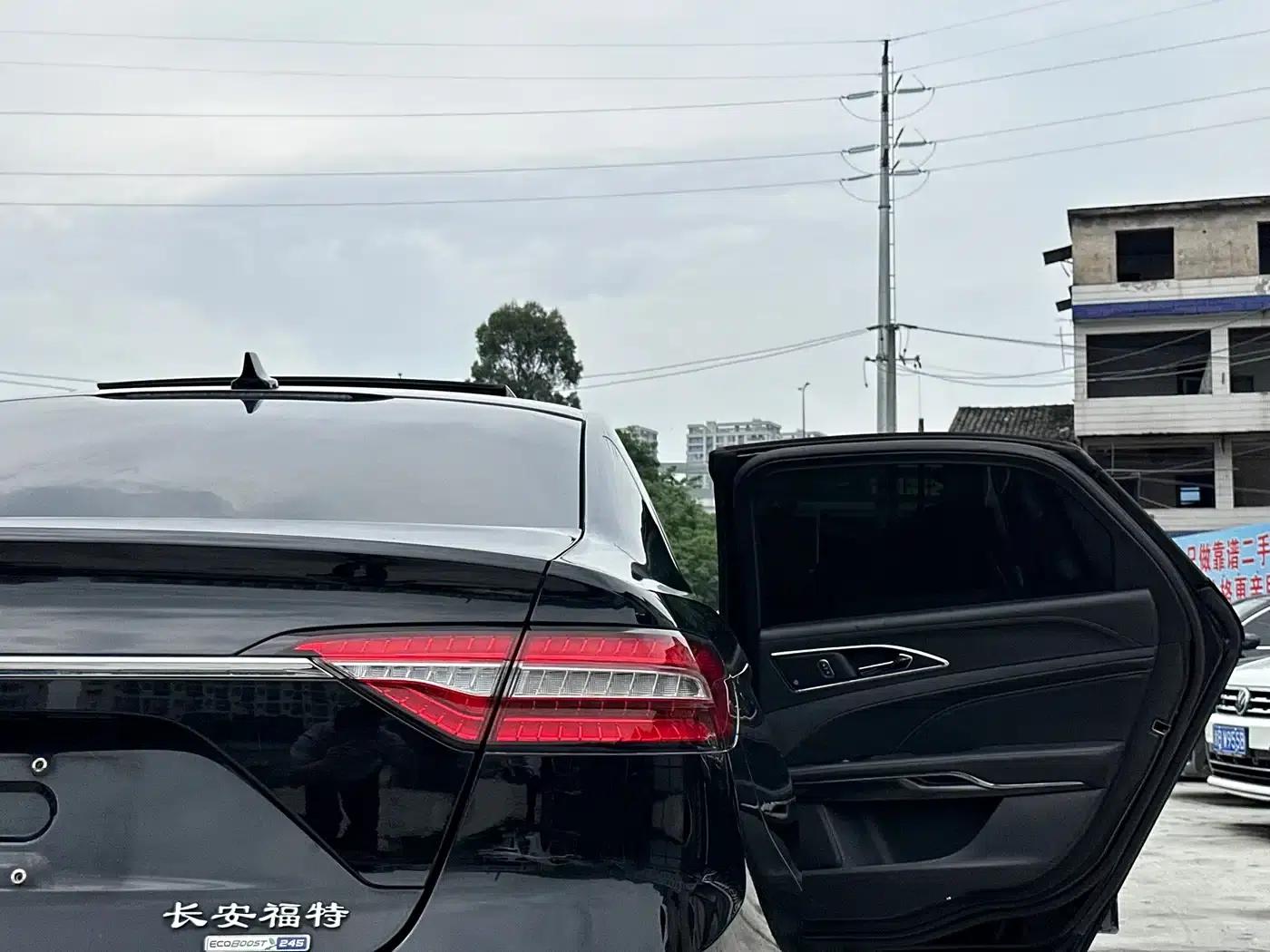 2019 Taurus EcoBoost 245 Premium Edition — миниатюра 21