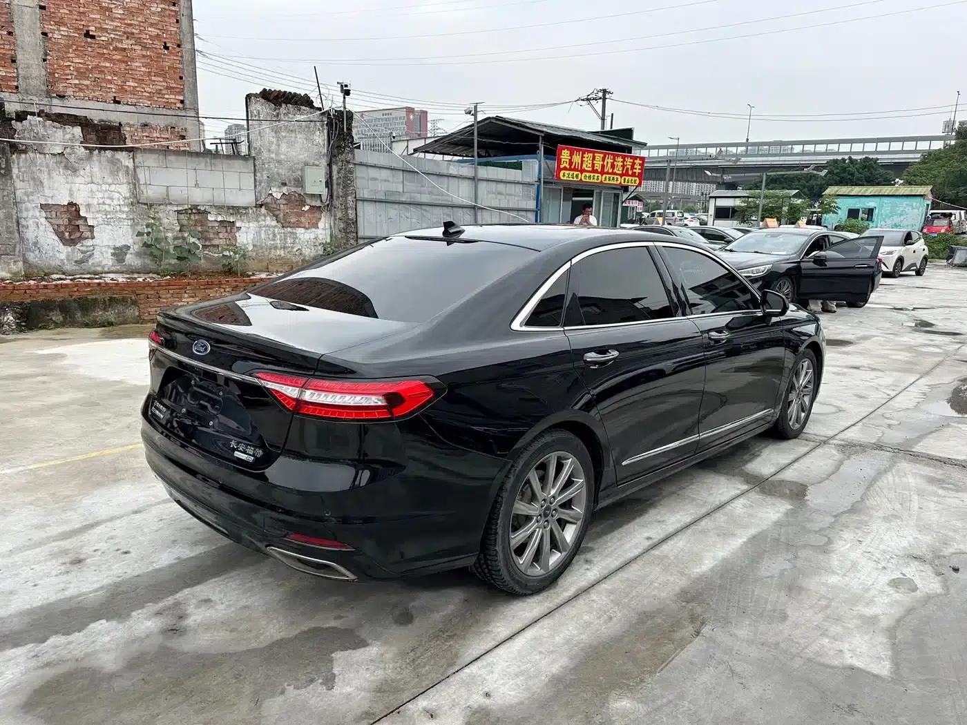 2019 Taurus EcoBoost 245 Premium Edition — миниатюра 5