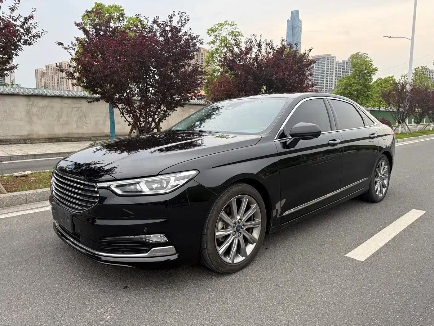2019 Taurus EcoBoost 245 Premium Edition — миниатюра 1