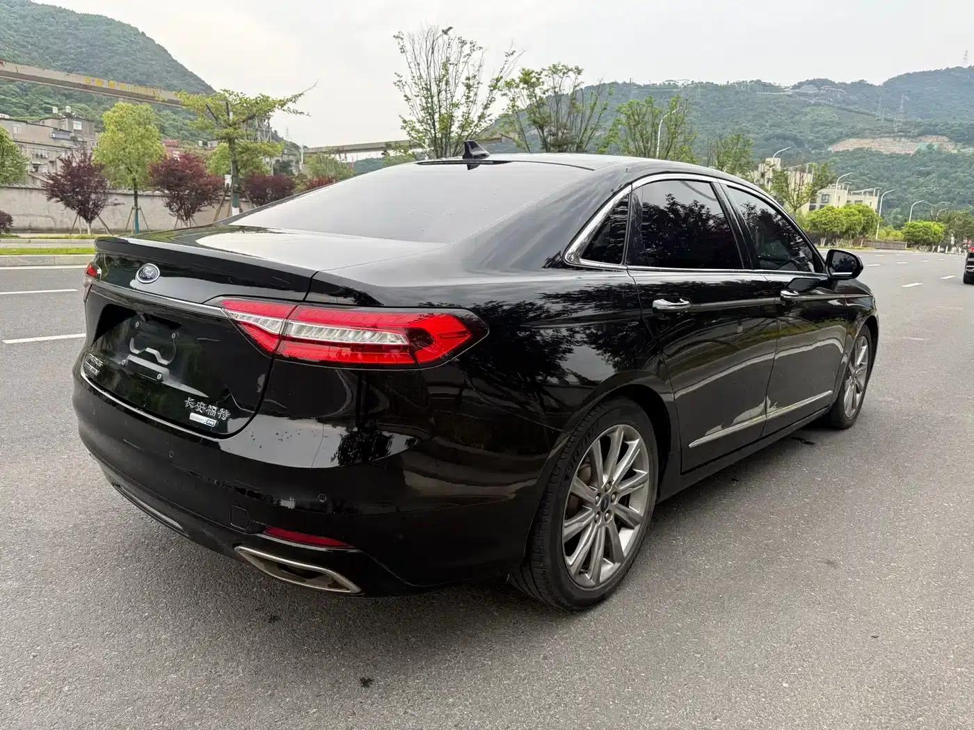 2019 Taurus EcoBoost 245 Premium Edition — миниатюра 15