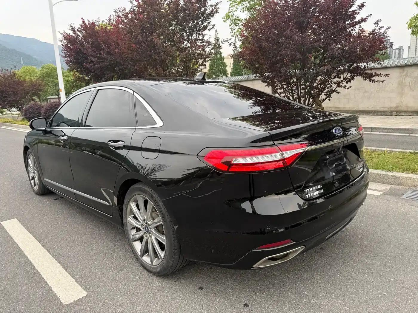 2019 Taurus EcoBoost 245 Premium Edition — миниатюра 16
