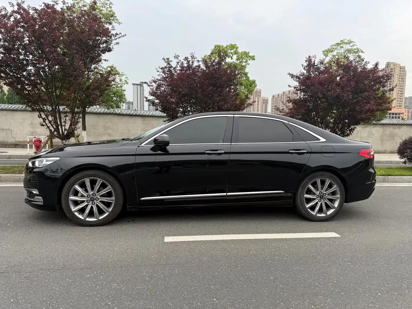 2019 Taurus EcoBoost 245 Premium Edition — миниатюра 3