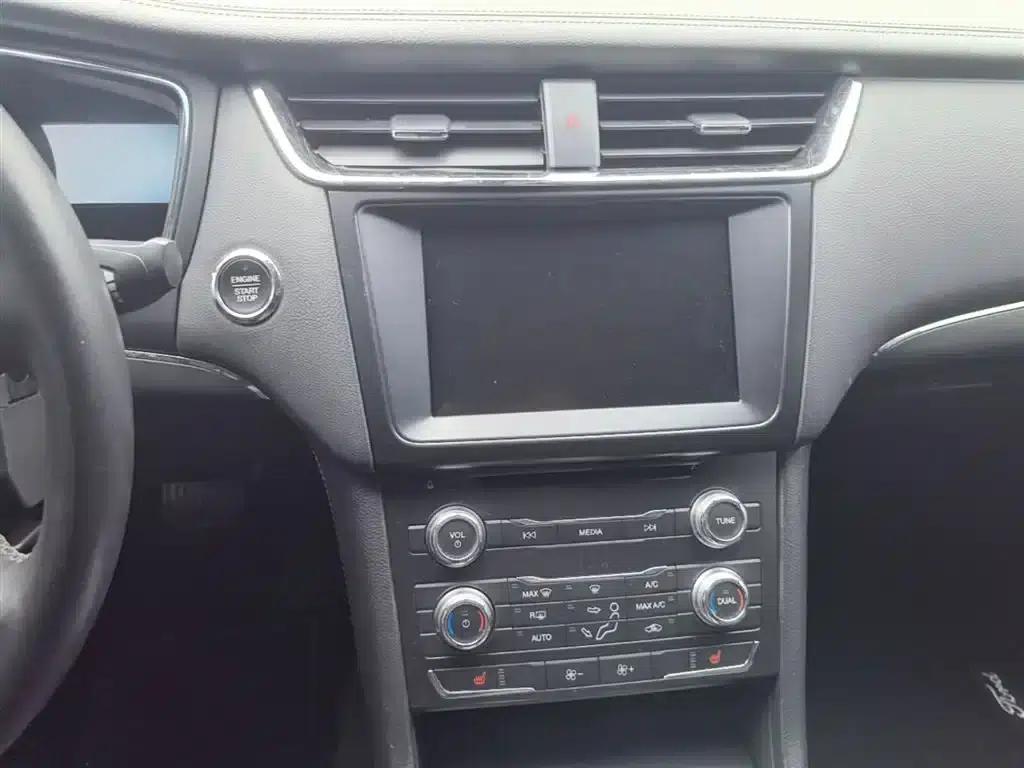 2016 Taurus EcoBoost 180 Luxury — миниатюра 13
