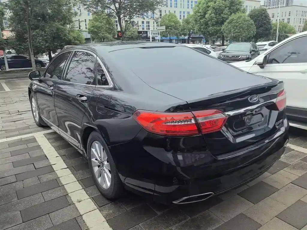 2016 Taurus EcoBoost 180 Luxury — миниатюра 5