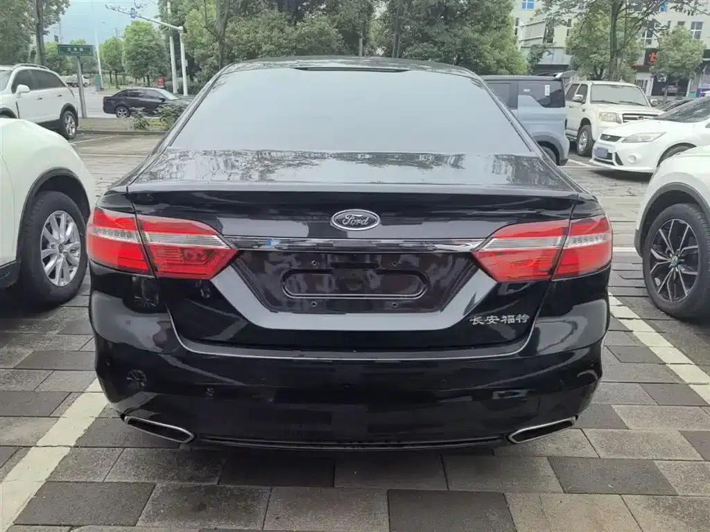 2016 Taurus EcoBoost 180 Luxury — миниатюра 6