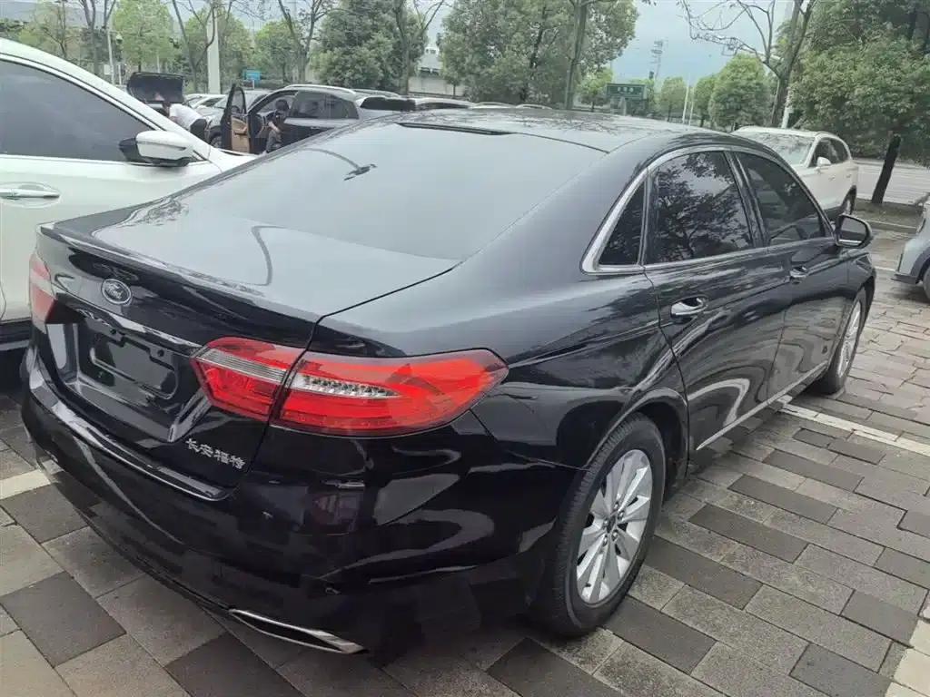 2016 Taurus EcoBoost 180 Luxury — миниатюра 7