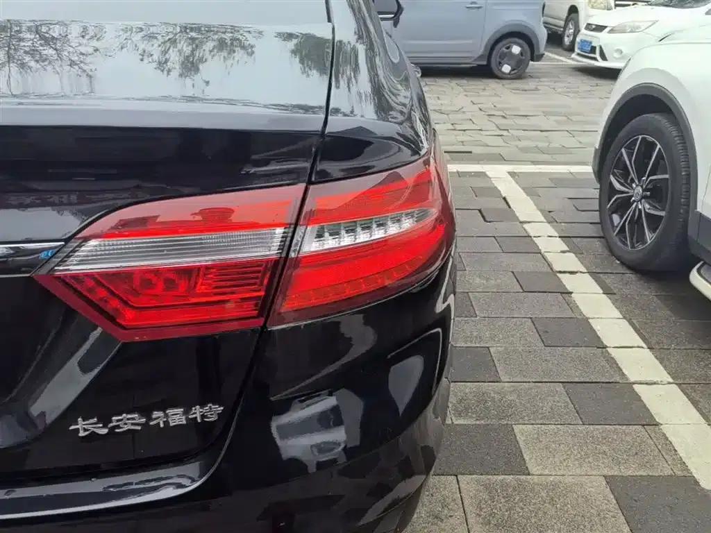 2016 Taurus EcoBoost 180 Luxury — миниатюра 8