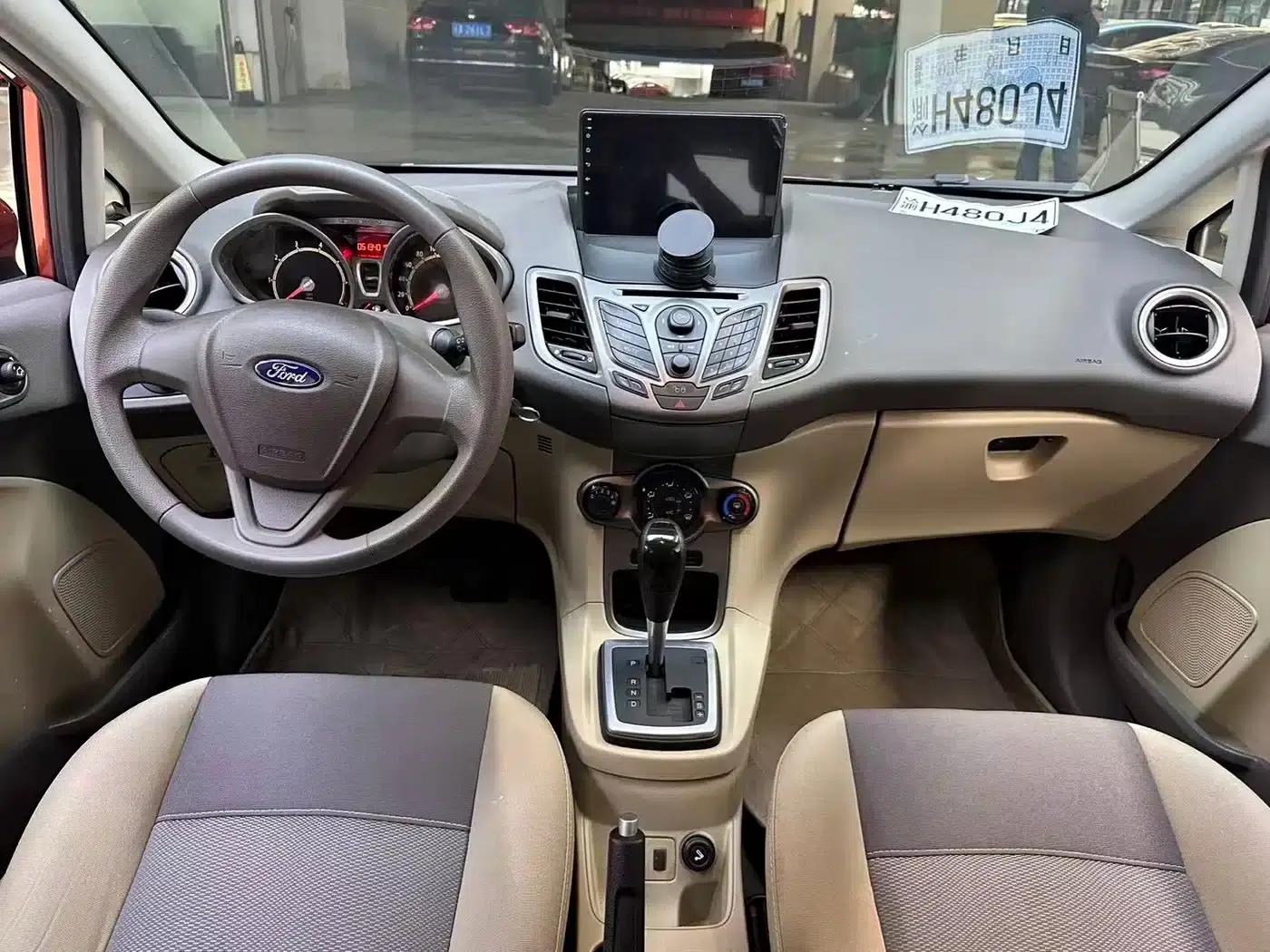 2013 Ford Fiesta Hatchback 1.5L Automatic Sport — миниатюра 13