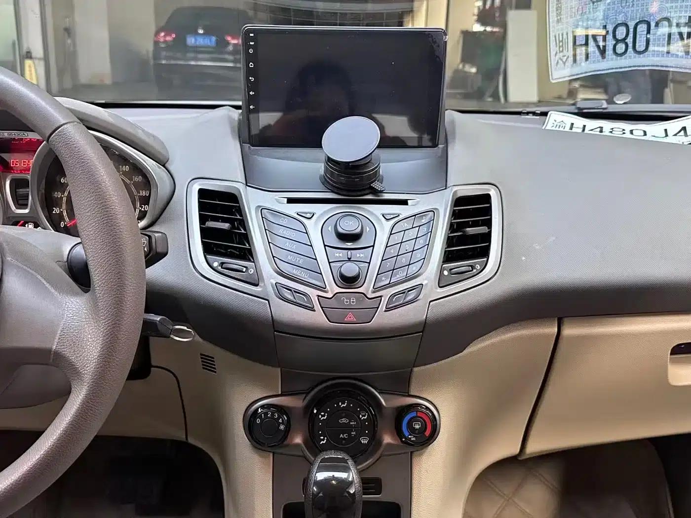 2013 Ford Fiesta Hatchback 1.5L Automatic Sport — миниатюра 14