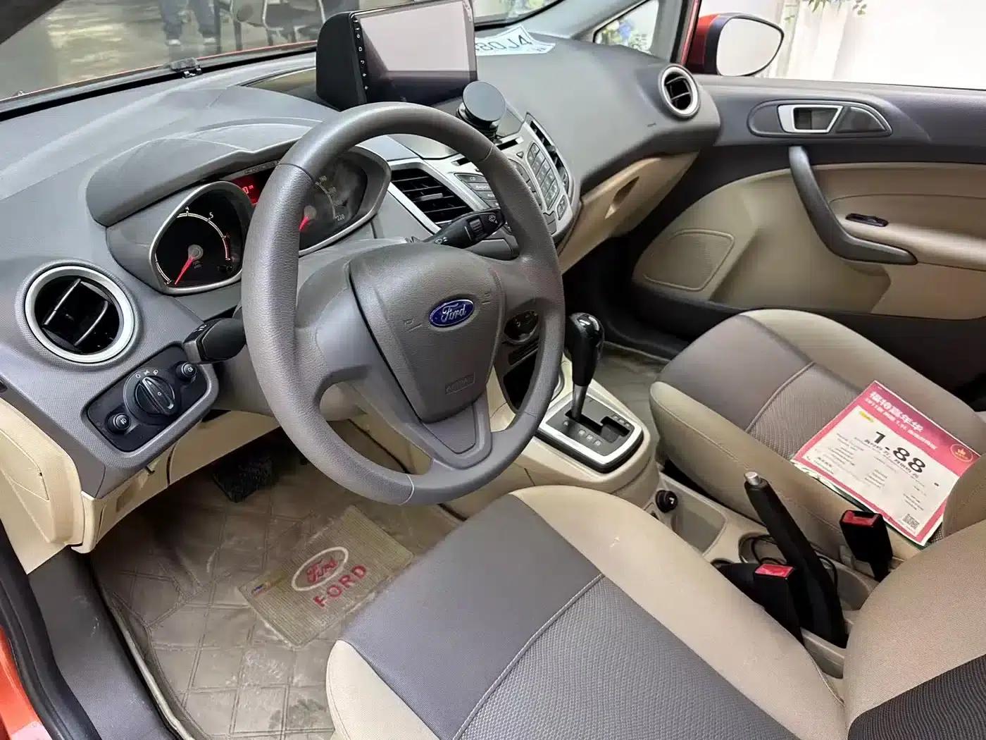2013 Ford Fiesta Hatchback 1.5L Automatic Sport — миниатюра 10