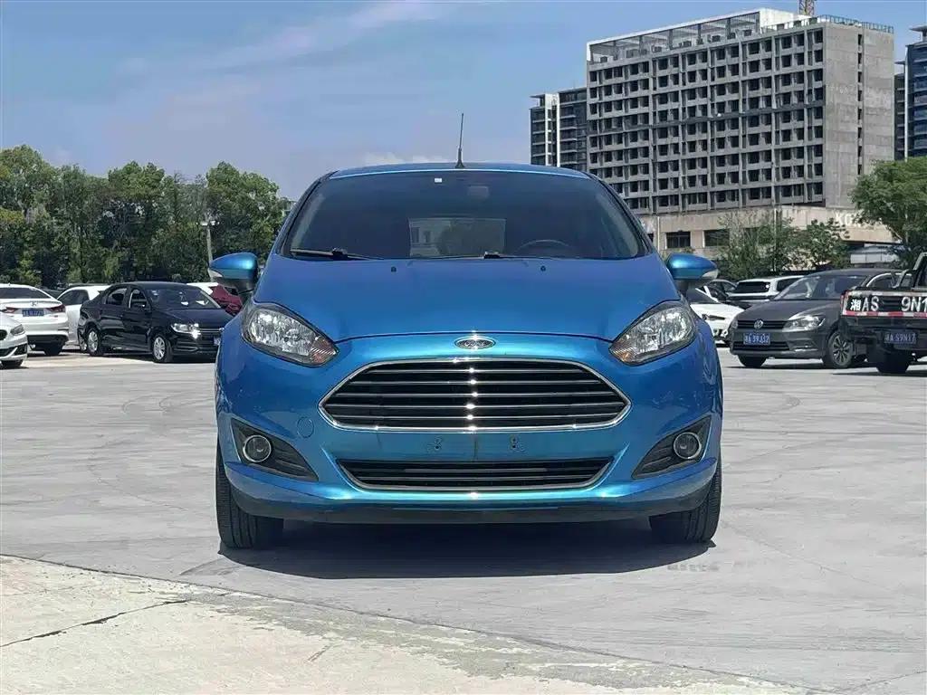 2013 Ford Fiesta Hatchback 1.5L Automatic Fashion Edition — миниатюра 2