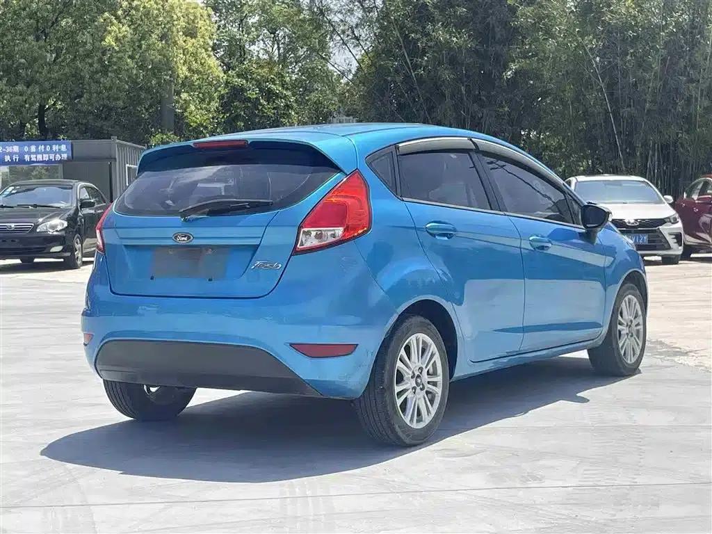 2013 Ford Fiesta Hatchback 1.5L Automatic Fashion Edition — миниатюра 6