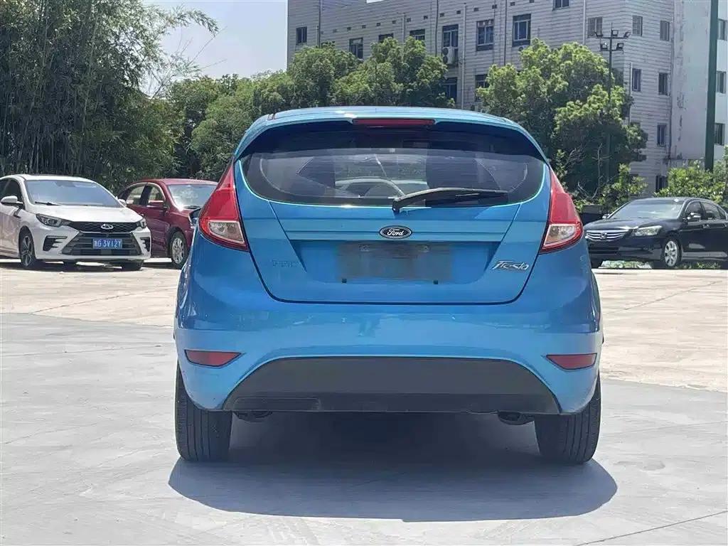 2013 Ford Fiesta Hatchback 1.5L Automatic Fashion Edition — миниатюра 7