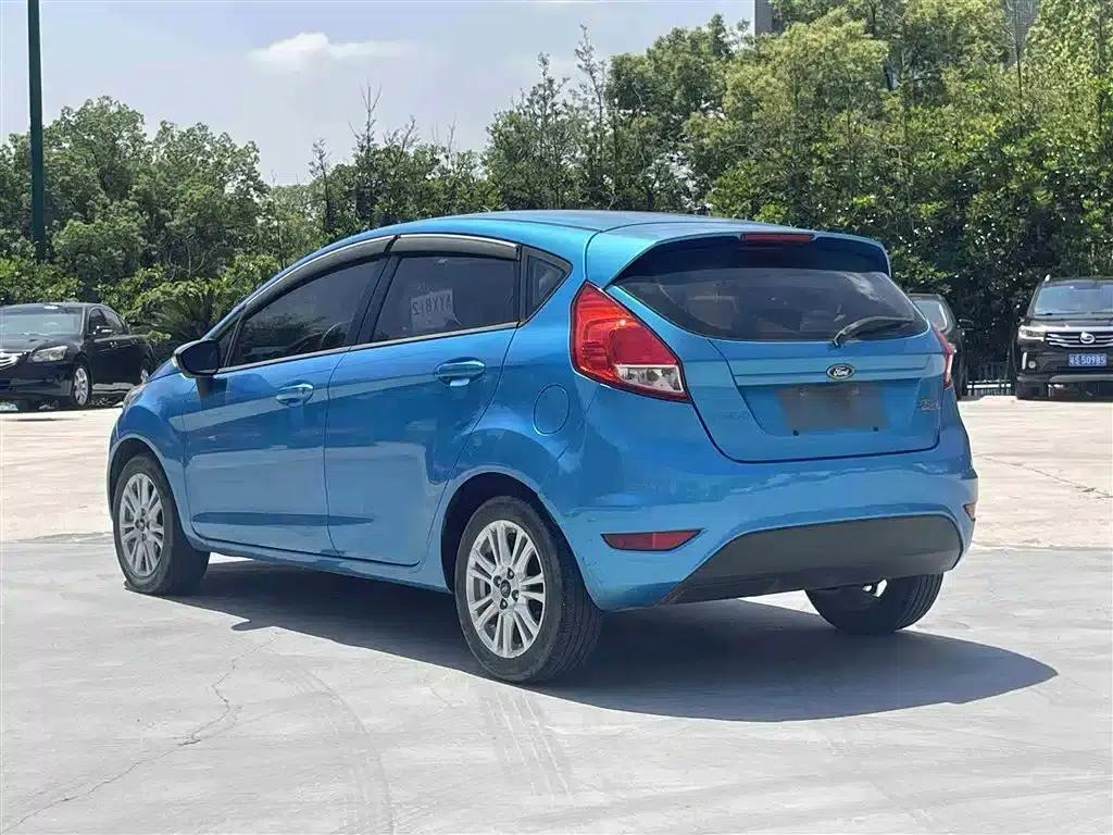 2013 Ford Fiesta Hatchback 1.5L Automatic Fashion Edition — миниатюра 8