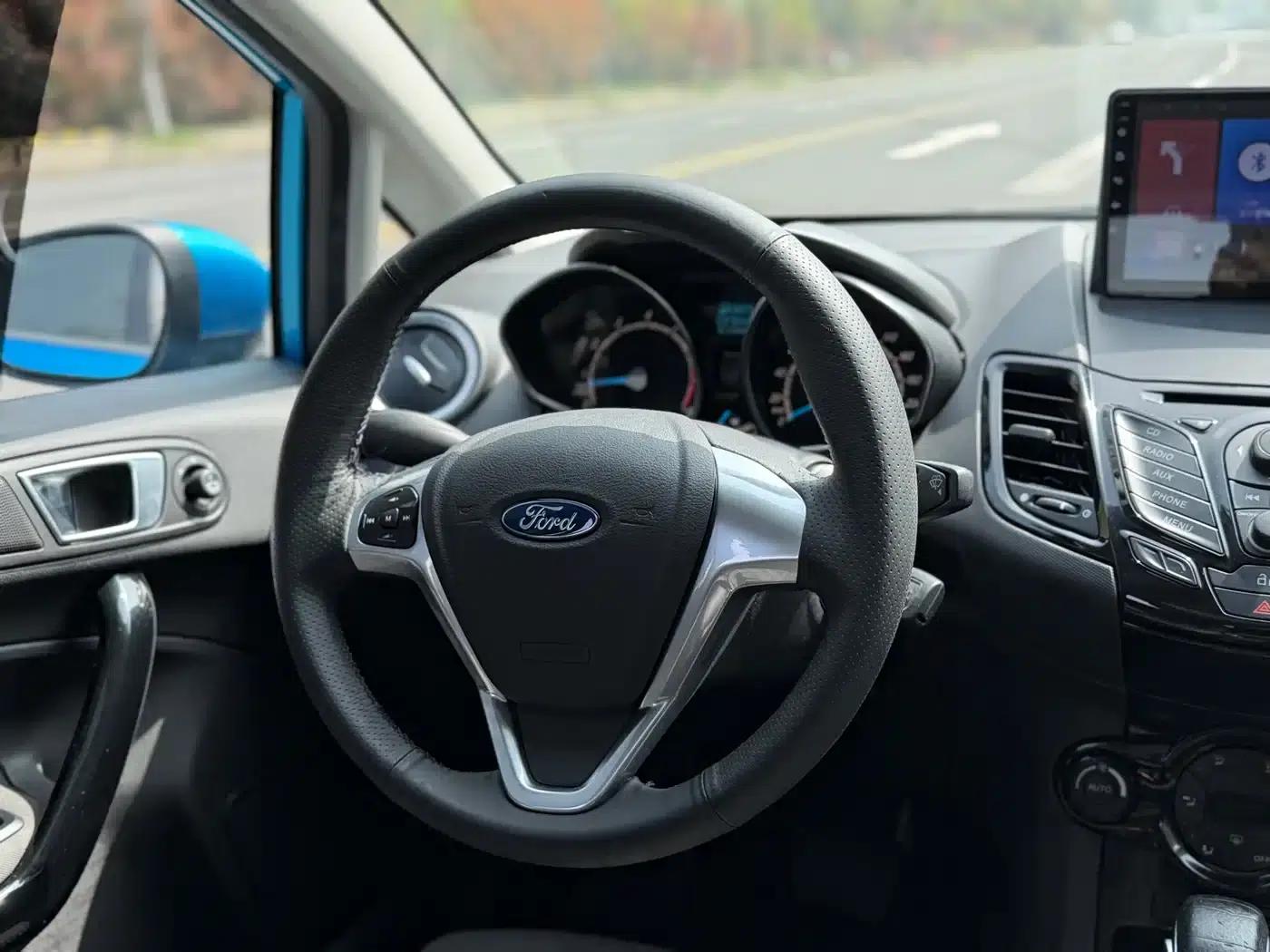 2013 Ford Fiesta Hatchback 1.5L Automatic Sport — миниатюра 11