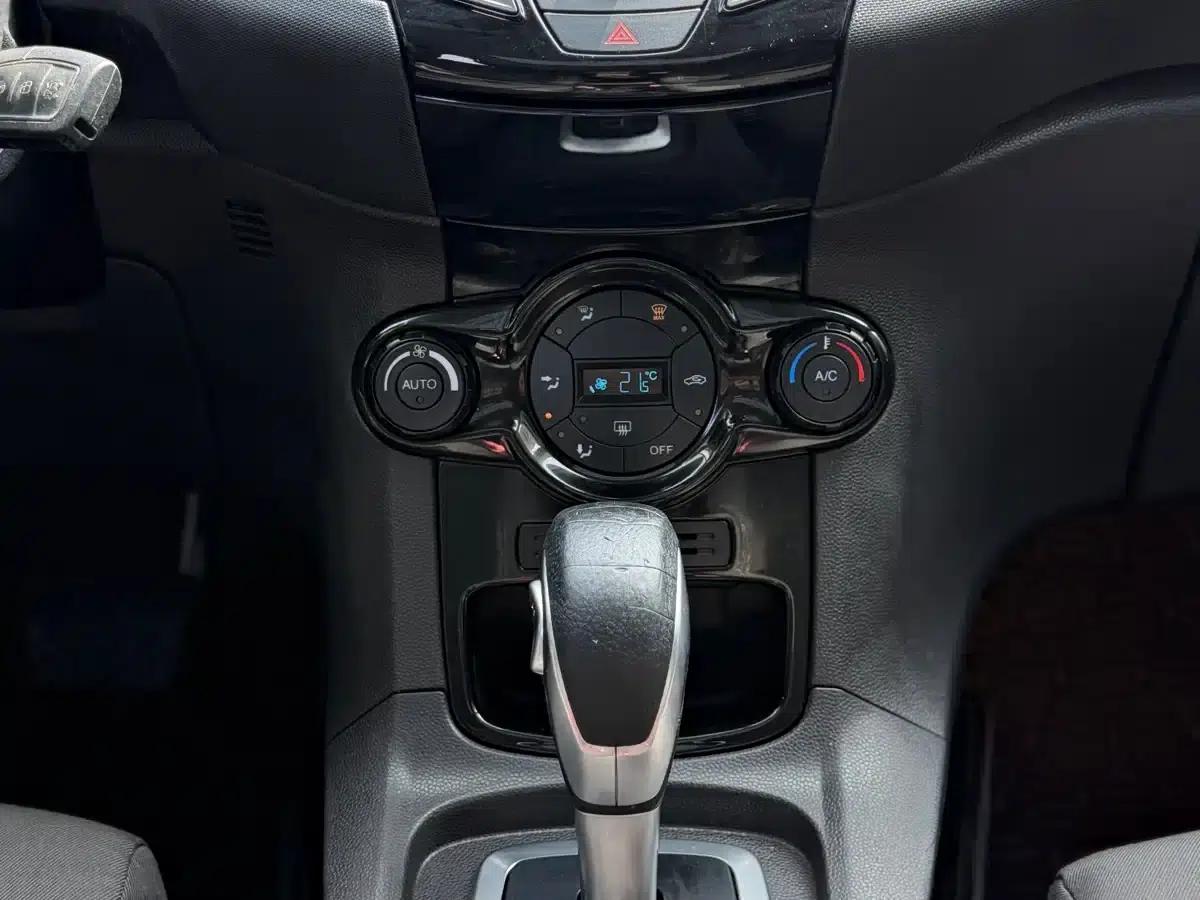2013 Ford Fiesta Hatchback 1.5L Automatic Sport — миниатюра 12