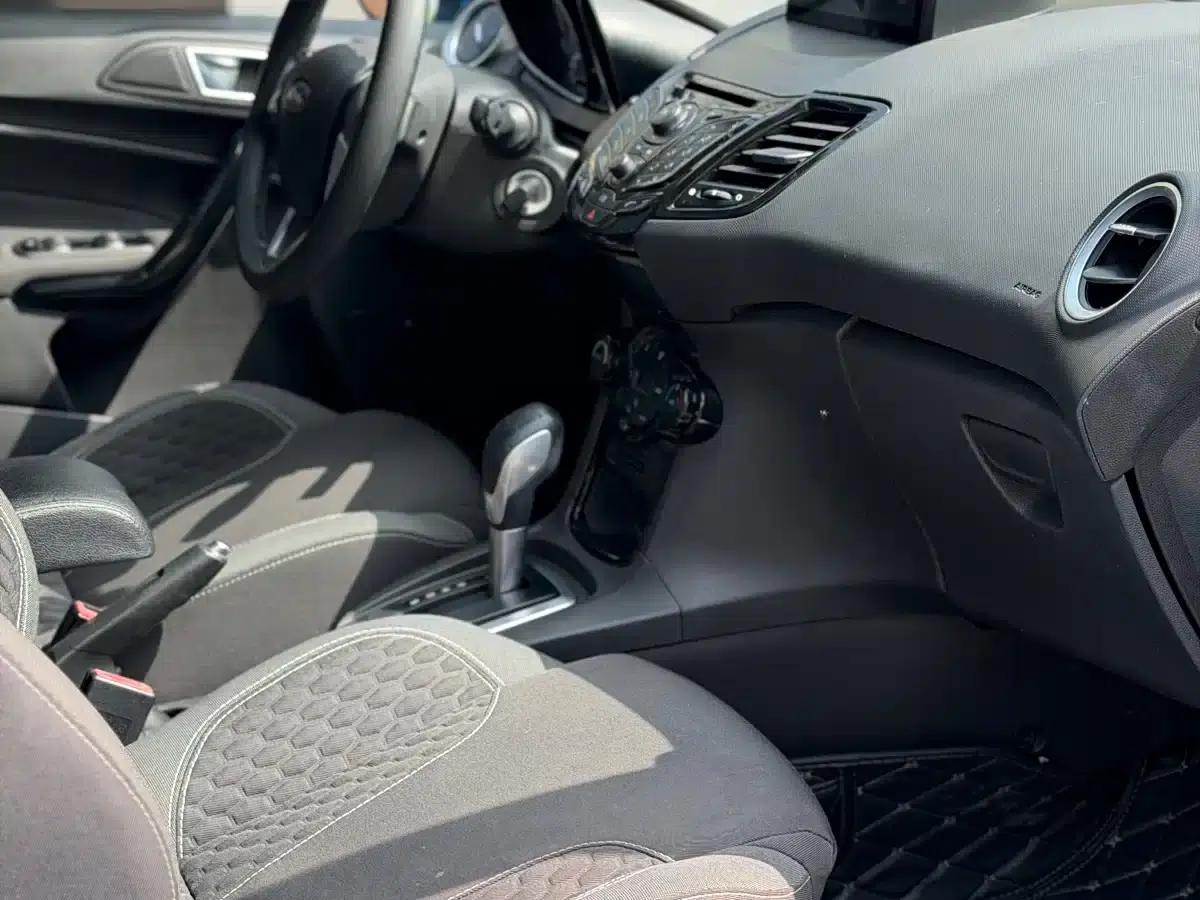2013 Ford Fiesta Hatchback 1.5L Automatic Sport — миниатюра 18