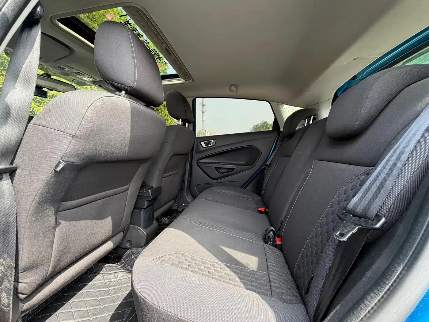 2013 Ford Fiesta Hatchback 1.5L Automatic Sport — миниатюра 26
