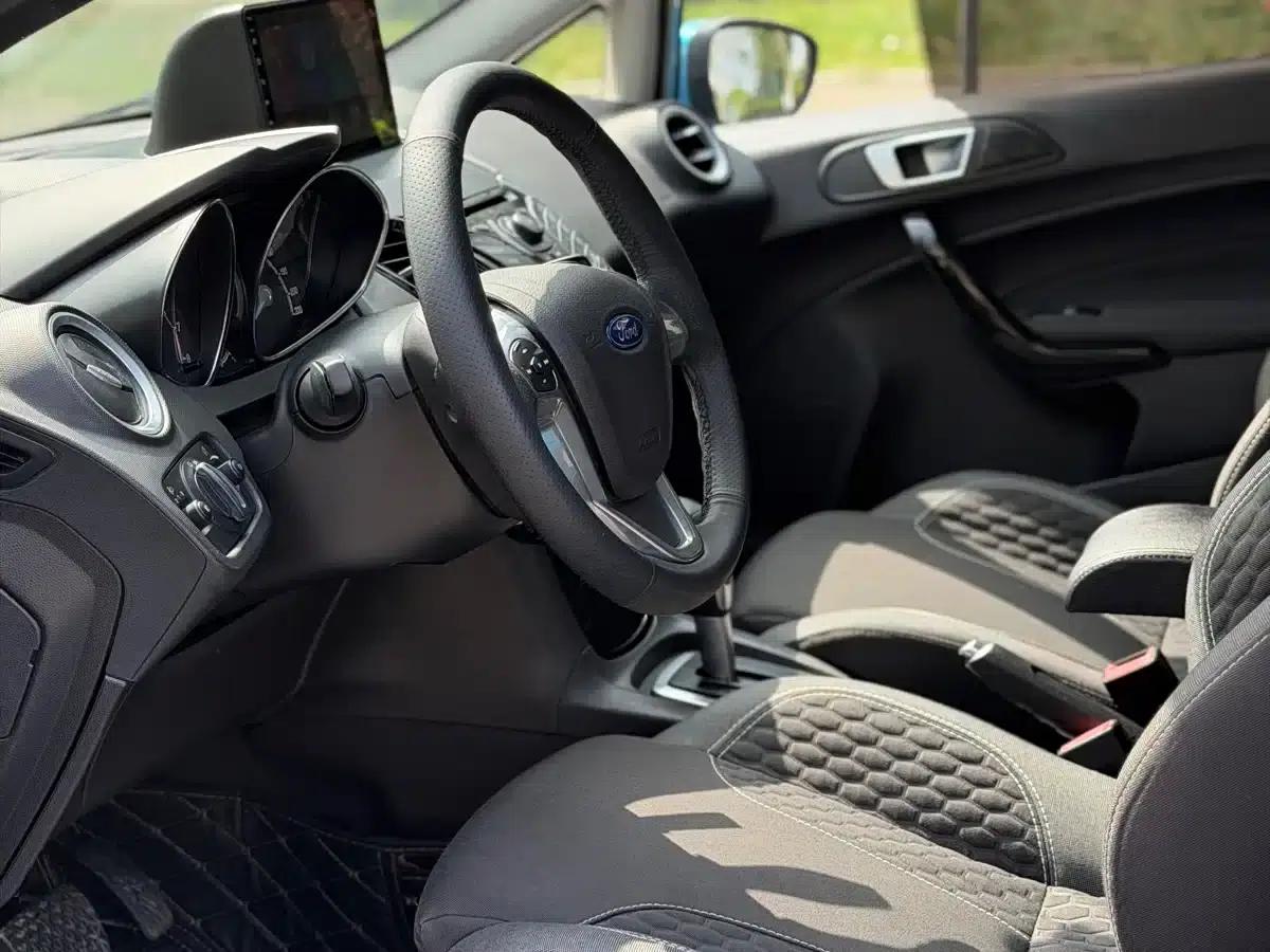 2013 Ford Fiesta Hatchback 1.5L Automatic Sport — миниатюра 4