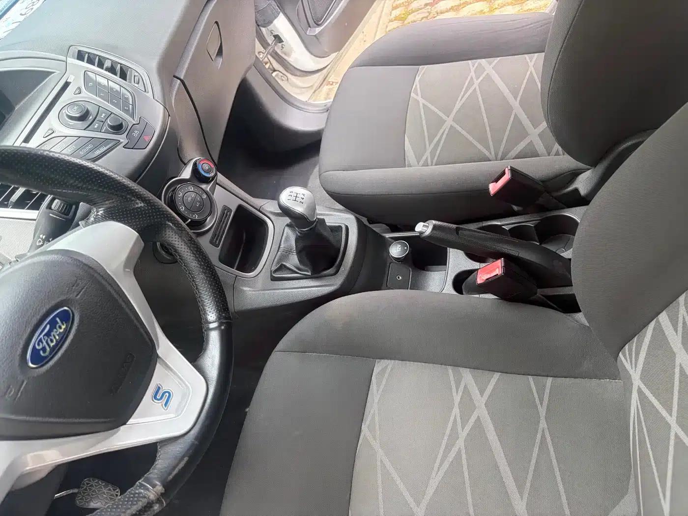 2013 Ford Fiesta Hatchback 1.5L Manual Fashion Edition — миниатюра 15