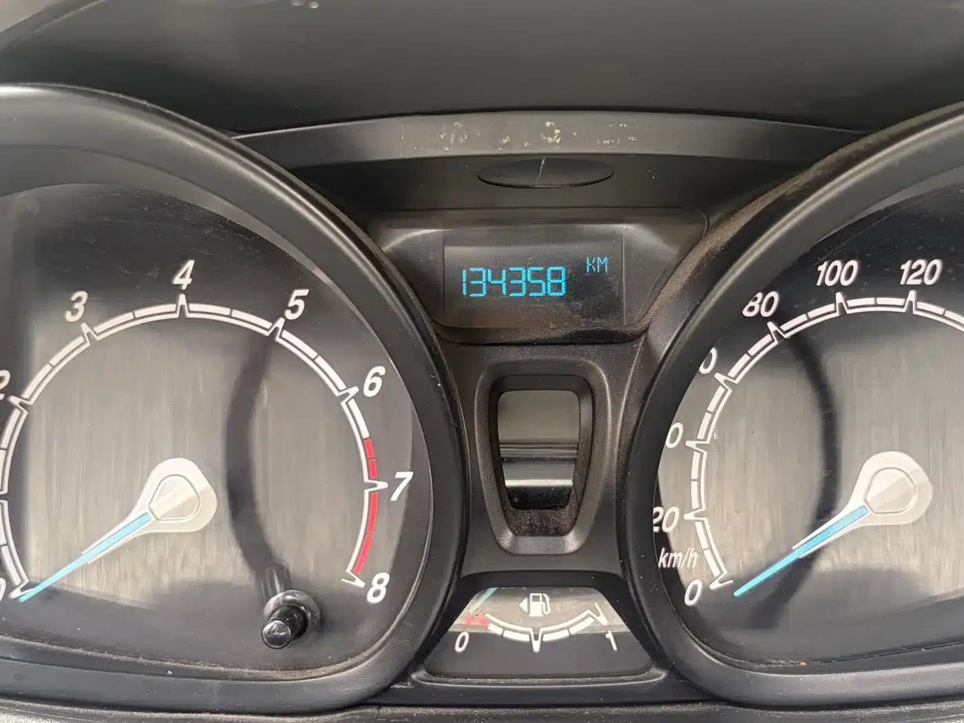 2013 Ford Fiesta Hatchback 1.5L Manual Fashion Edition — миниатюра 16