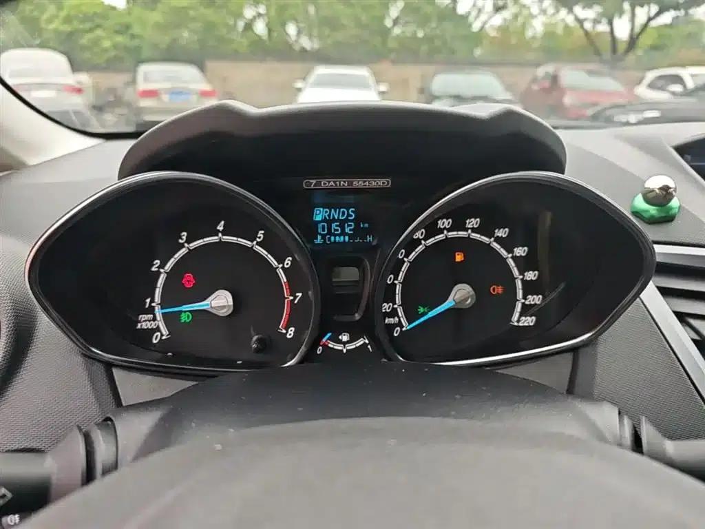 2013 Ford Fiesta Hatchback 1.5L Automatic Fashion Edition — миниатюра 12