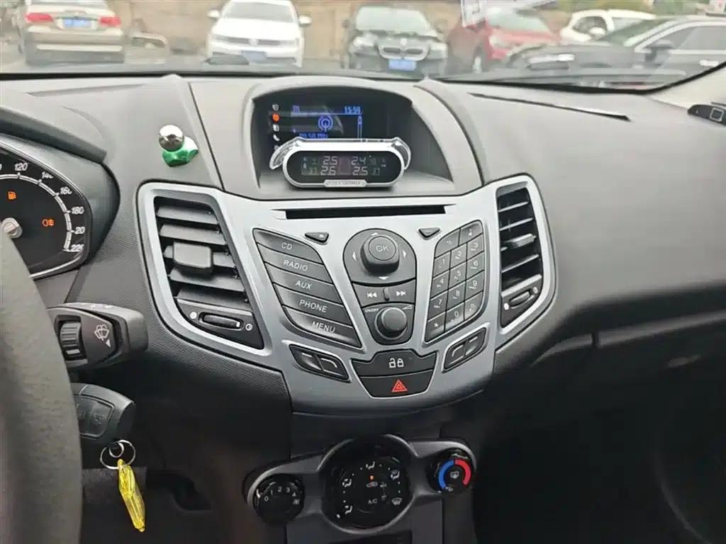 2013 Ford Fiesta Hatchback 1.5L Automatic Fashion Edition — миниатюра 13