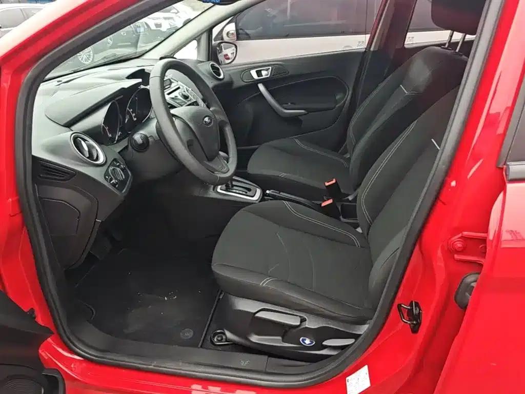 2013 Ford Fiesta Hatchback 1.5L Automatic Fashion Edition — миниатюра 15