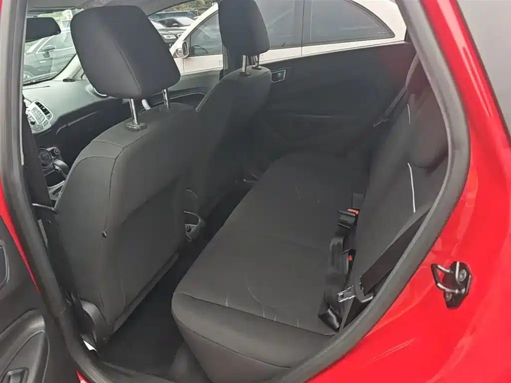 2013 Ford Fiesta Hatchback 1.5L Automatic Fashion Edition — миниатюра 17