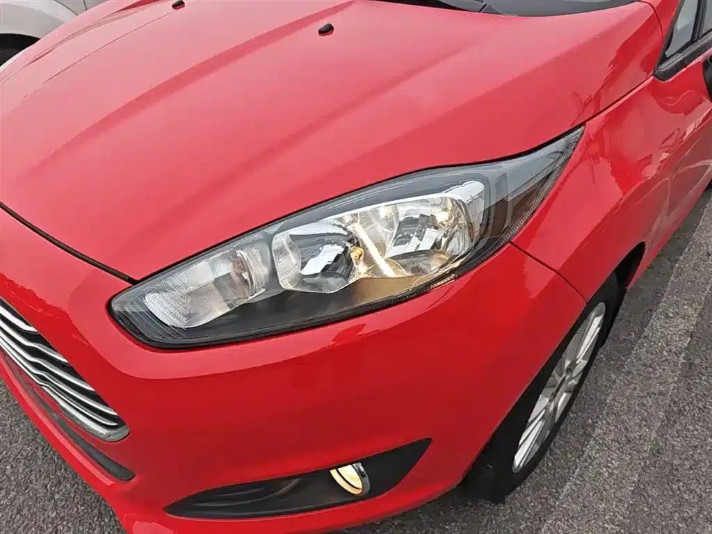 2013 Ford Fiesta Hatchback 1.5L Automatic Fashion Edition — миниатюра 24