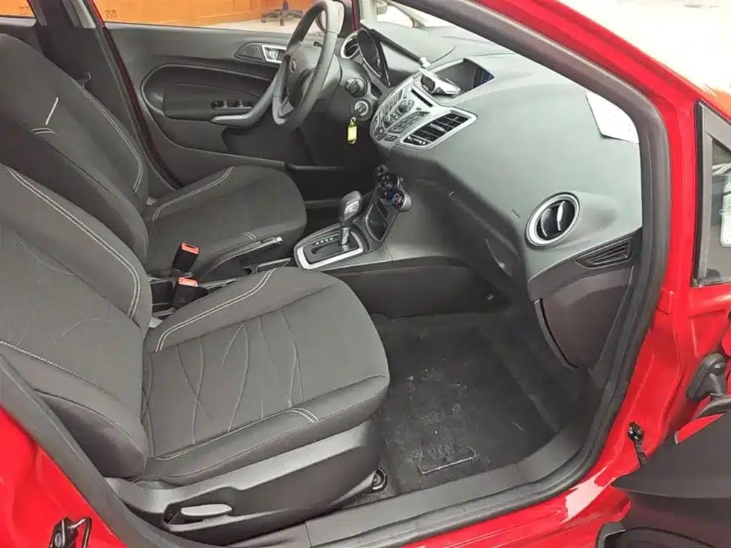 2013 Ford Fiesta Hatchback 1.5L Automatic Fashion Edition — миниатюра 25