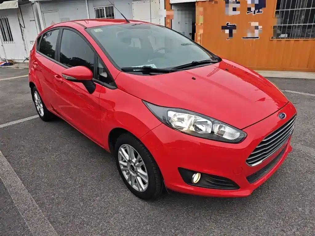 2013 Ford Fiesta Hatchback 1.5L Automatic Fashion Edition — миниатюра 4
