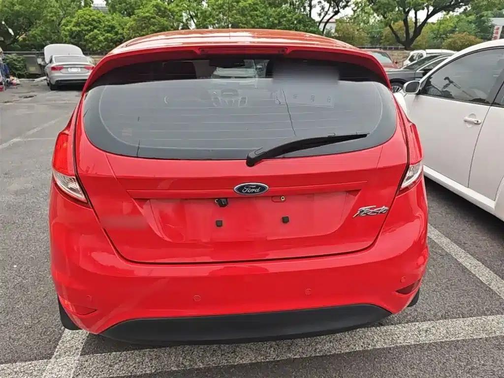 2013 Ford Fiesta Hatchback 1.5L Automatic Fashion Edition — миниатюра 6