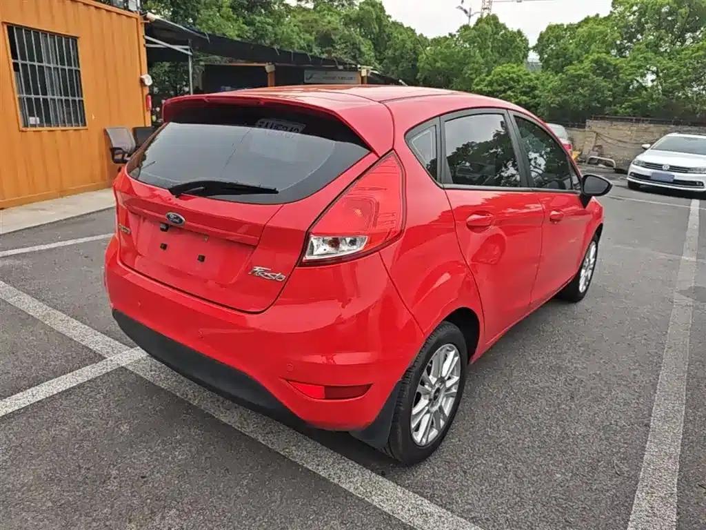 2013 Ford Fiesta Hatchback 1.5L Automatic Fashion Edition — миниатюра 7